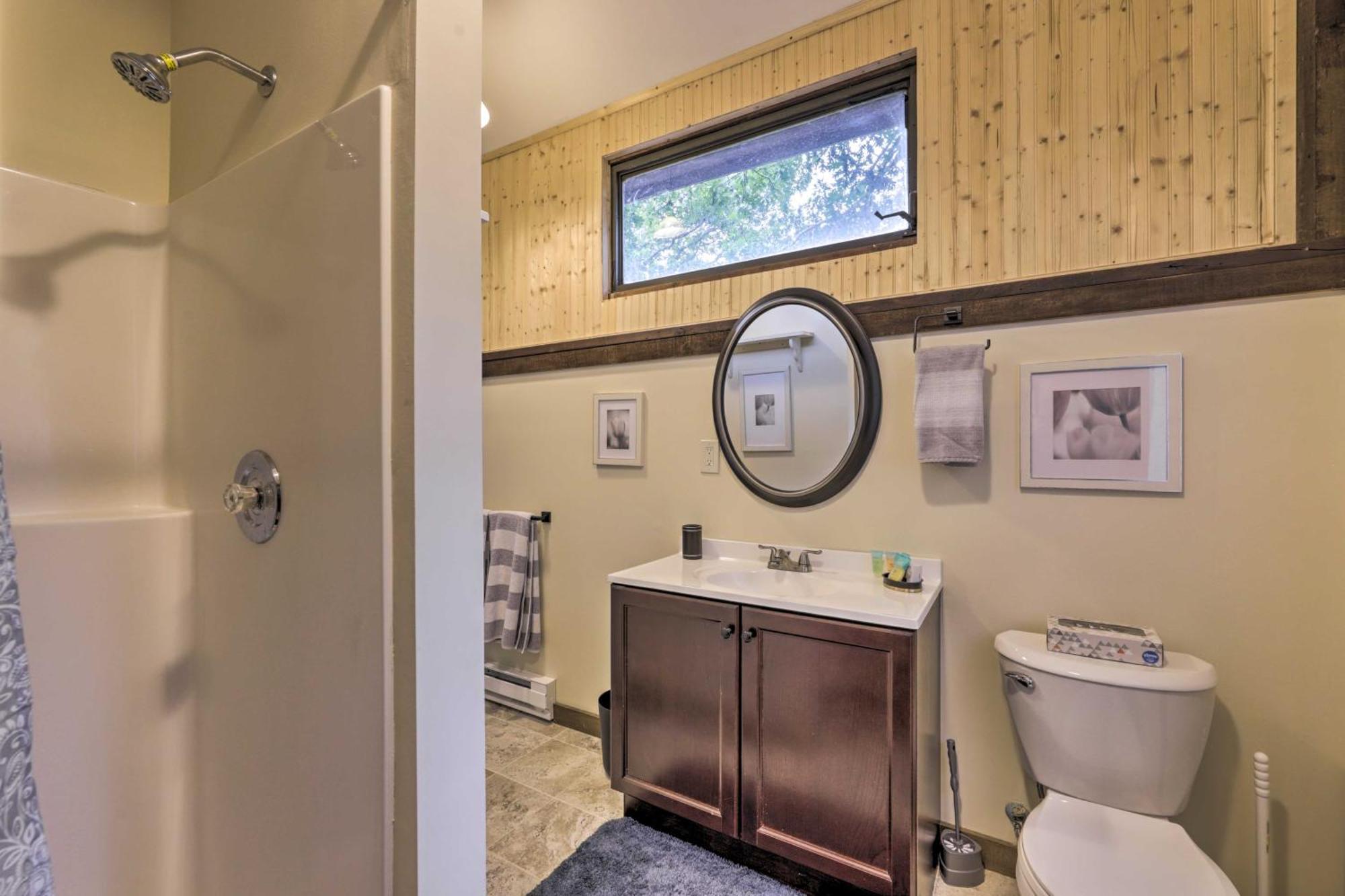 Private Guest House With Deck And Spectacular Views! Uncasville Exterior foto